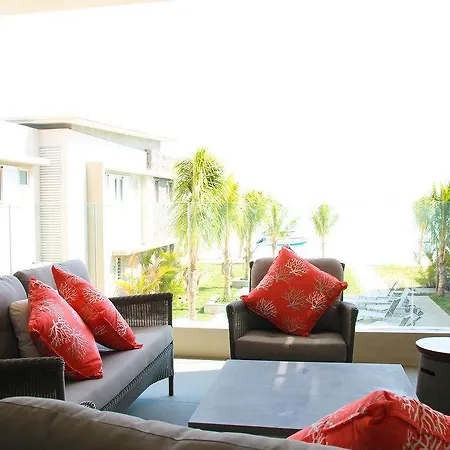L'Escale La Preneuse Seafront Apartments